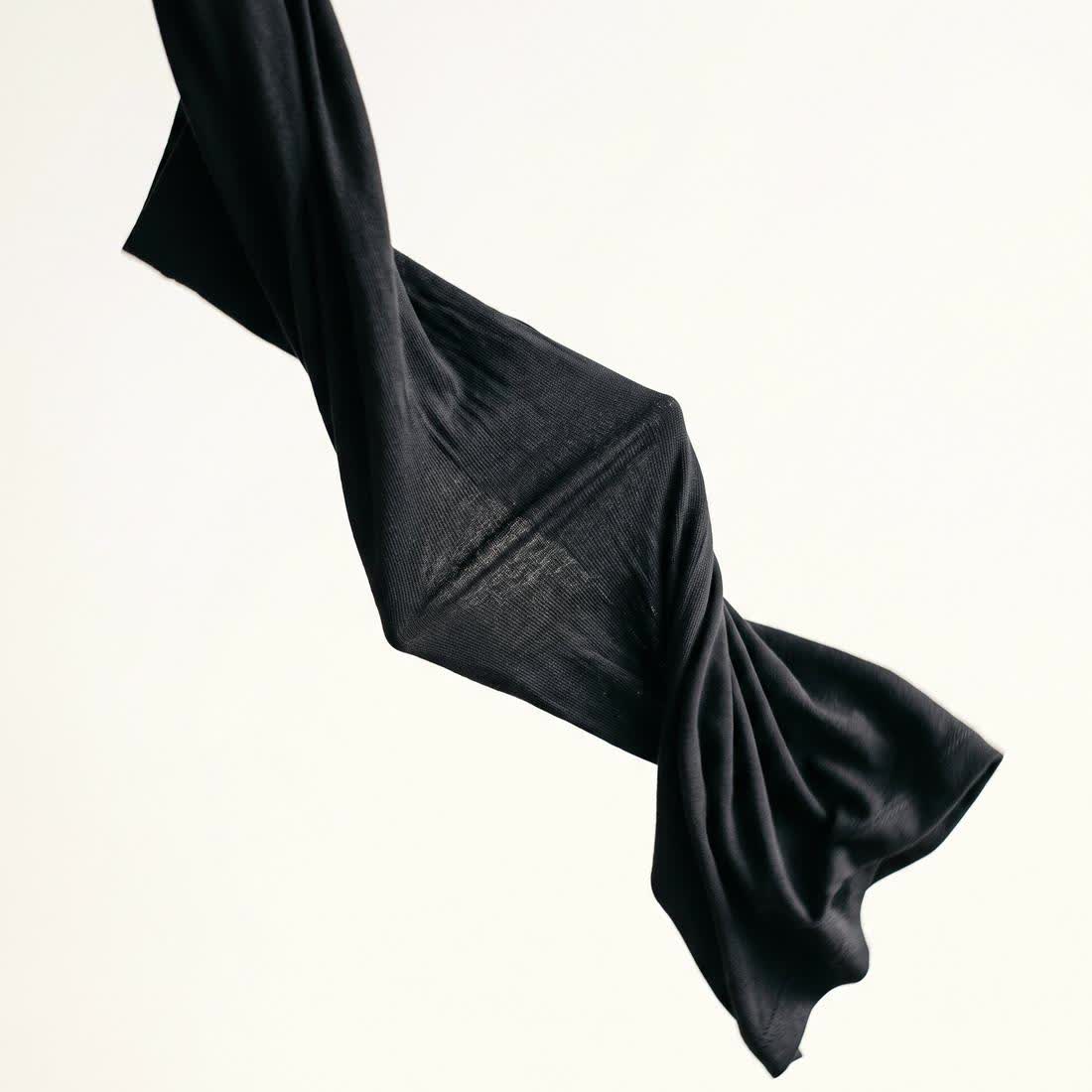 Second-skin cut that moves with you. No ride-up, no readjusting, no thinking about it.